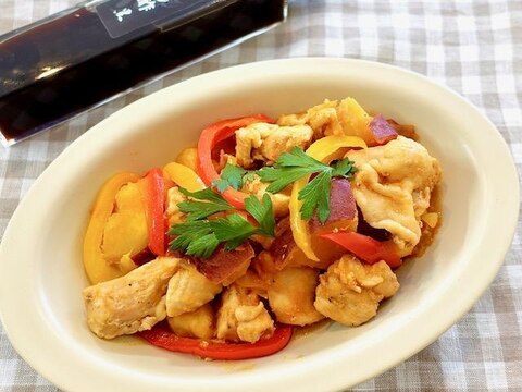 カラフルな彩りの鶏肉のハニポン煮